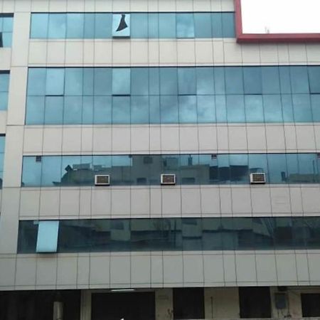 Iroomz Hoysala Residency Ballari Bagian luar foto