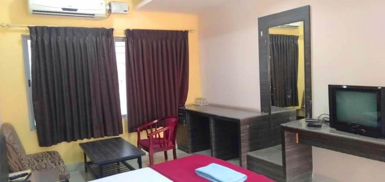 Iroomz Hoysala Residency Ballari Bagian luar foto