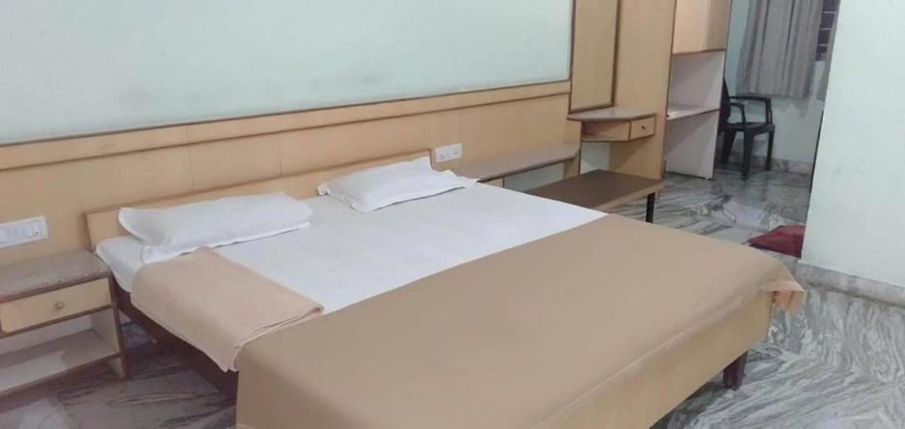 Iroomz Hoysala Residency Ballari Bagian luar foto
