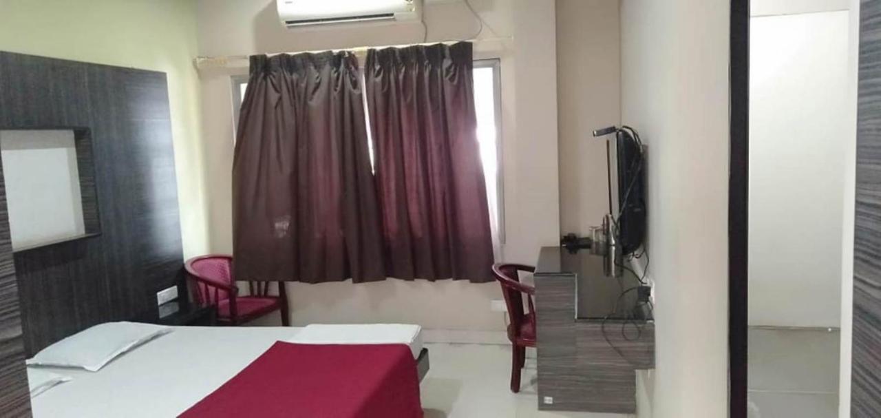 Iroomz Hoysala Residency Ballari Bagian luar foto