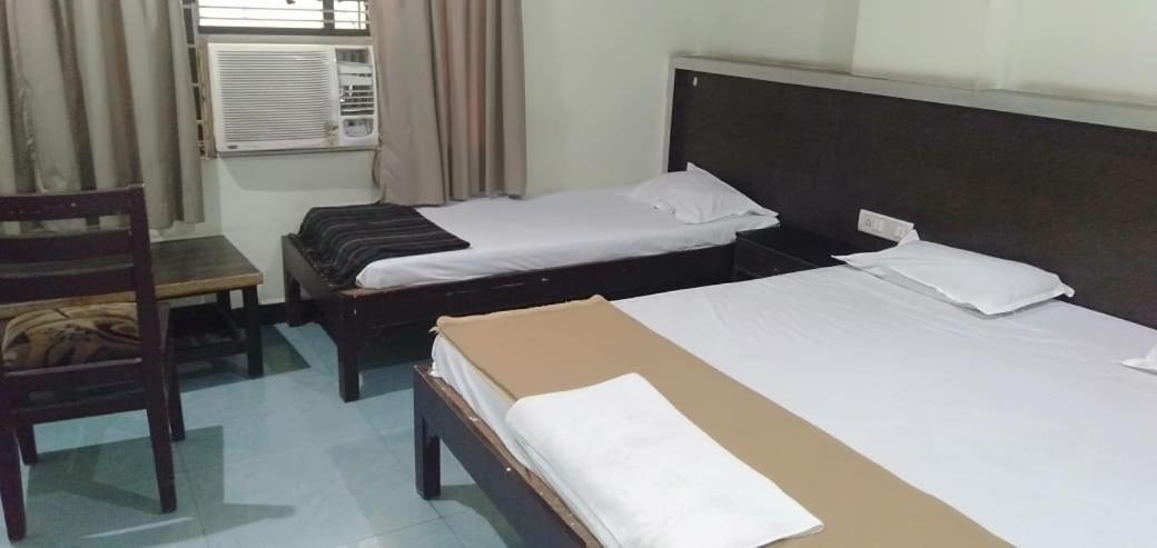 Iroomz Hoysala Residency Ballari Bagian luar foto