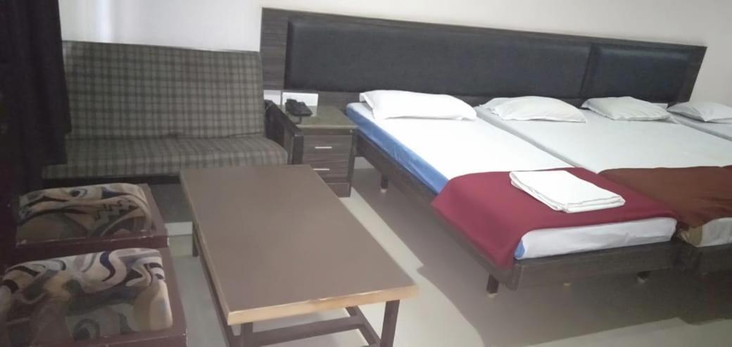 Iroomz Hoysala Residency Ballari Bagian luar foto
