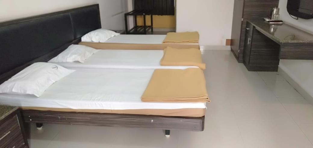 Iroomz Hoysala Residency Ballari Bagian luar foto