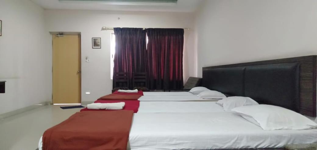 Iroomz Hoysala Residency Ballari Bagian luar foto